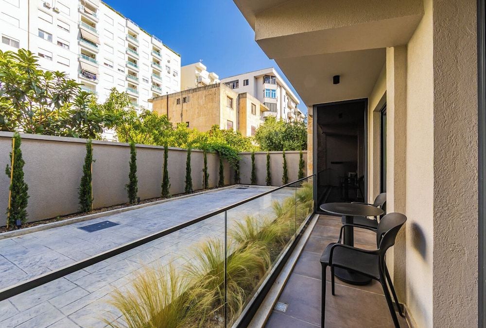 Zoe's Villa by PS Superior Suite, Balcony, Garden View 4