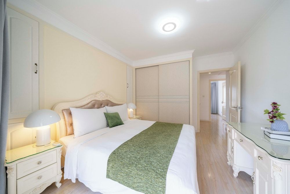 Tyms Modern 2BR APT Xujiahui Dacheng Superior Apartment, 2 Bedrooms, Kitchen, City View 12