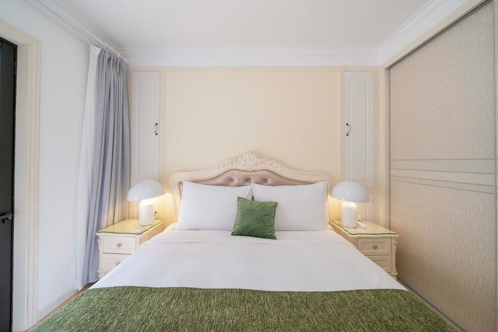 Tyms Modern 2BR APT Xujiahui Dacheng Superior Apartment, 2 Bedrooms, Kitchen, City View