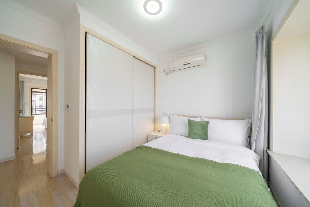 Tyms Modern 2BR APT Xujiahui Dacheng Superior Apartment, 2 Bedrooms, Kitchen, City View 2