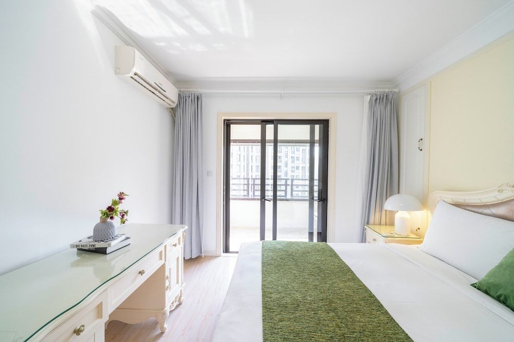 Tyms Modern 2BR APT Xujiahui Dacheng Superior Apartment, 2 Bedrooms, Kitchen, City View 8