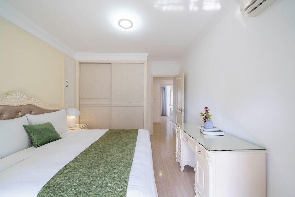 Tyms Modern 2BR APT Xujiahui Dacheng Superior Apartment, 2 Bedrooms, Kitchen, City View 11