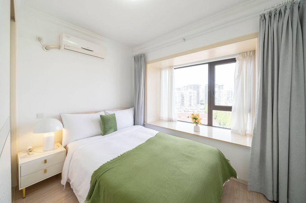 Tyms Modern 2BR APT Xujiahui Dacheng Superior Apartment, 2 Bedrooms, Kitchen, City View 3