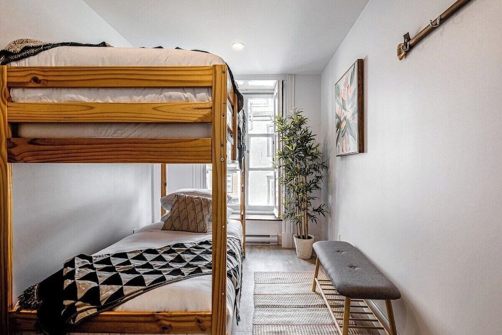 Beautiful Vieux Quebec 2 Bed Apt Comfort Apartment, Patio 5