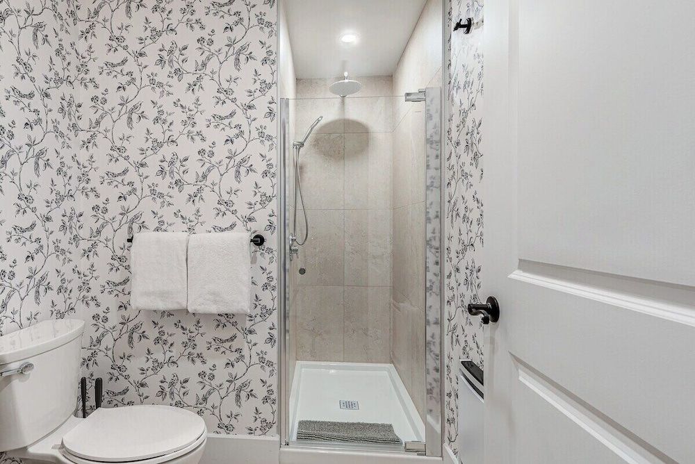 Beautiful Vieux Quebec 2 Bed Apt Comfort Apartment, Patio 9