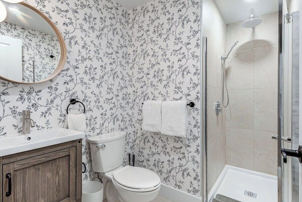 Beautiful Vieux Quebec 2 Bed Apt Comfort Apartment, Patio 7