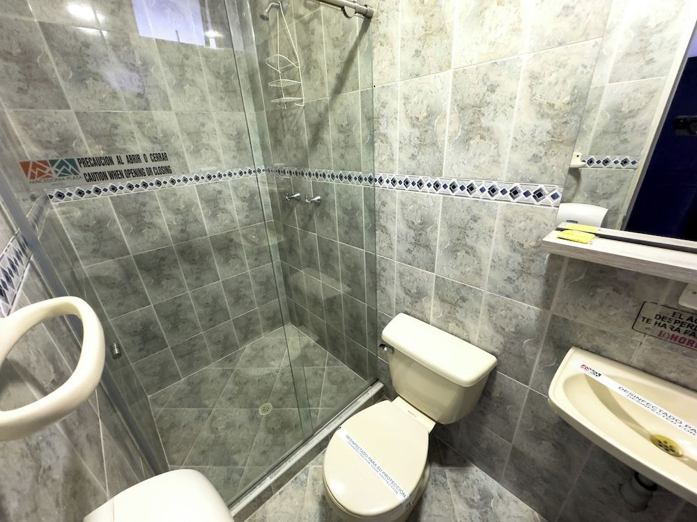 Hotel Macedonia Plaza Medellin Standard Triple Room 4