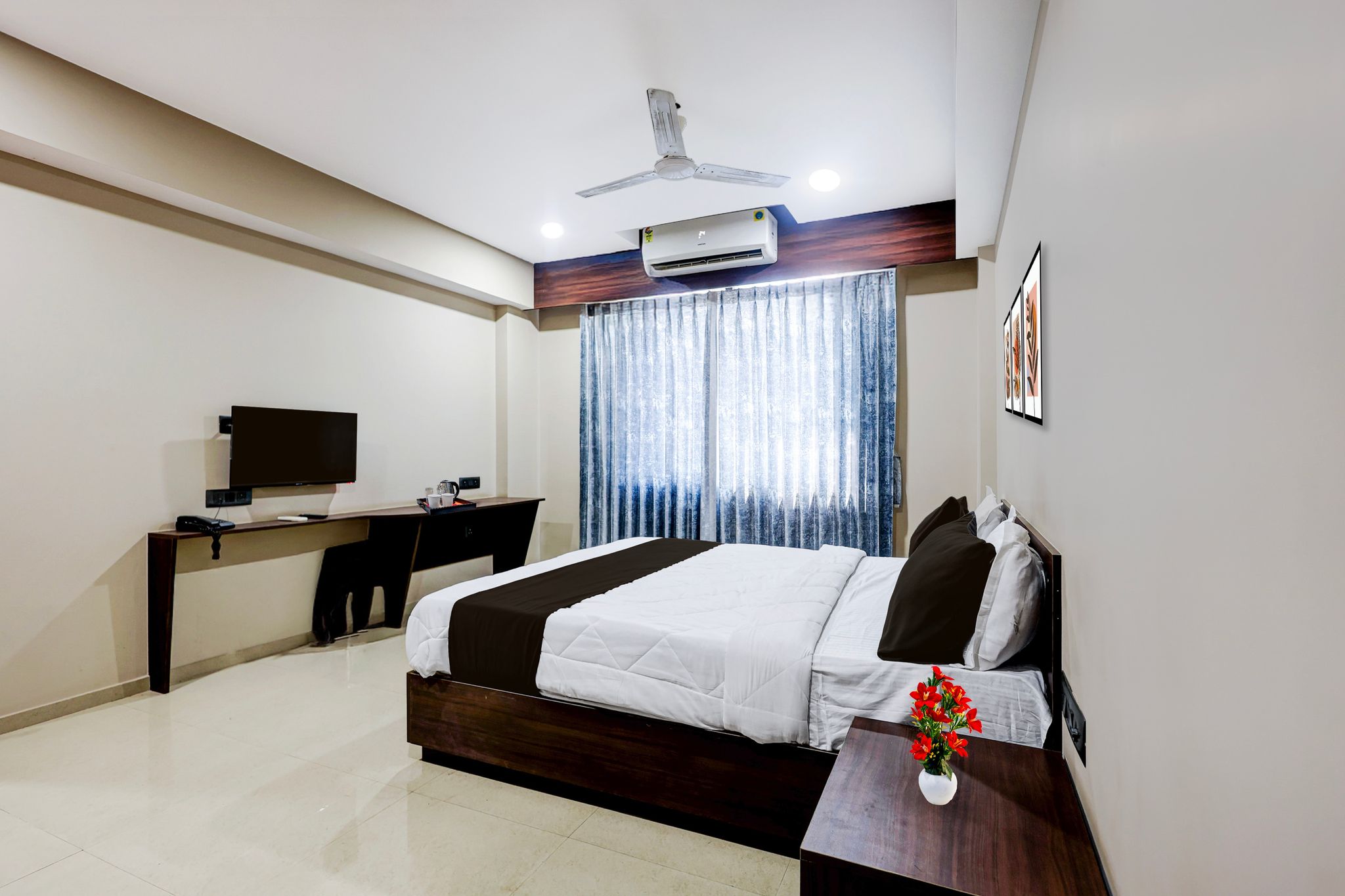 Deluxe with Twin Bed