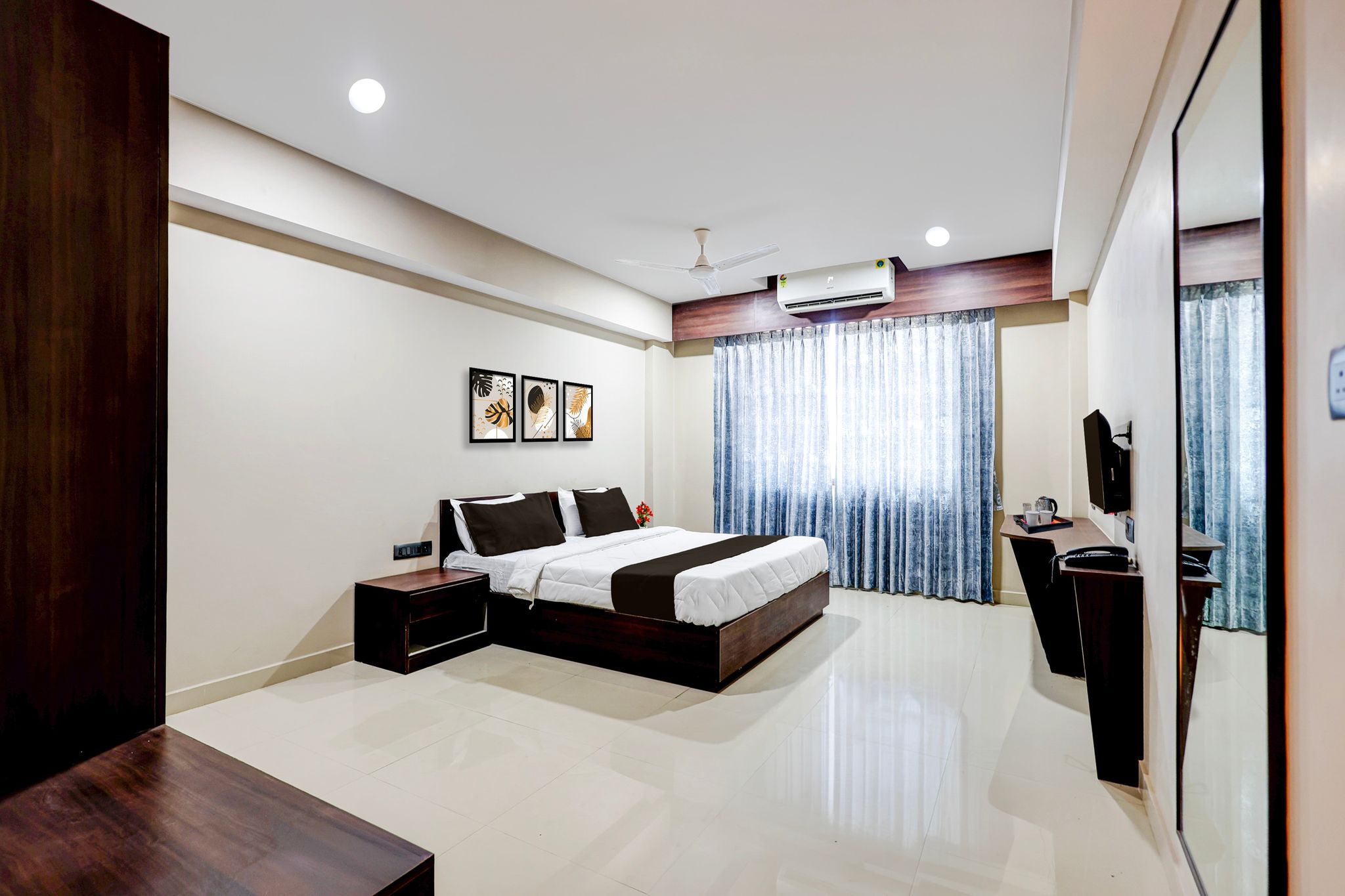 Deluxe with Twin Bed