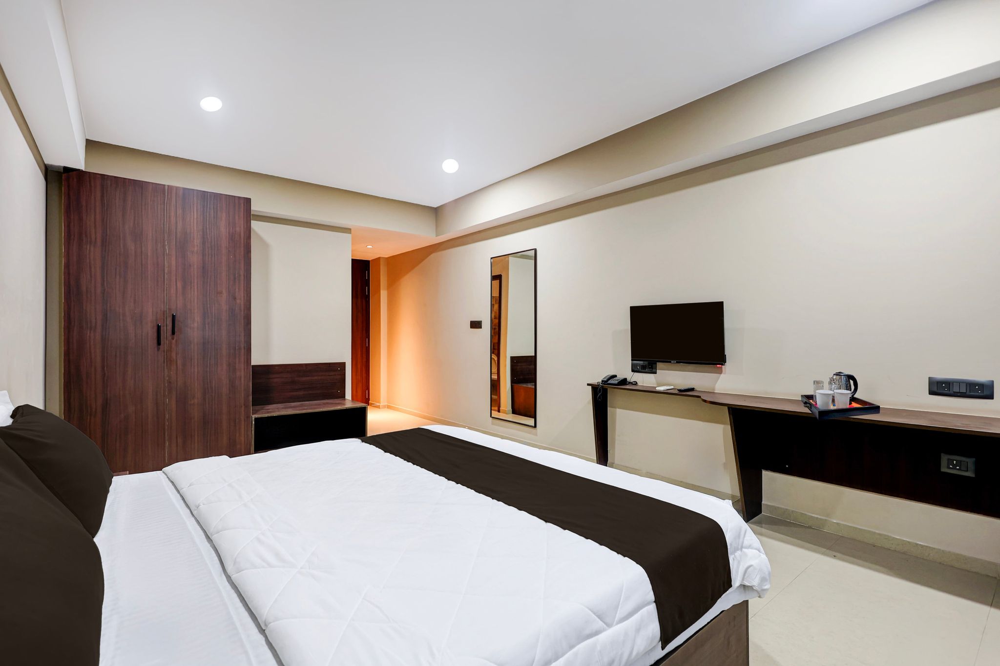 Super Townhouse GIDC Ankleshwar Formerly Studio 60 CLASSIC 7