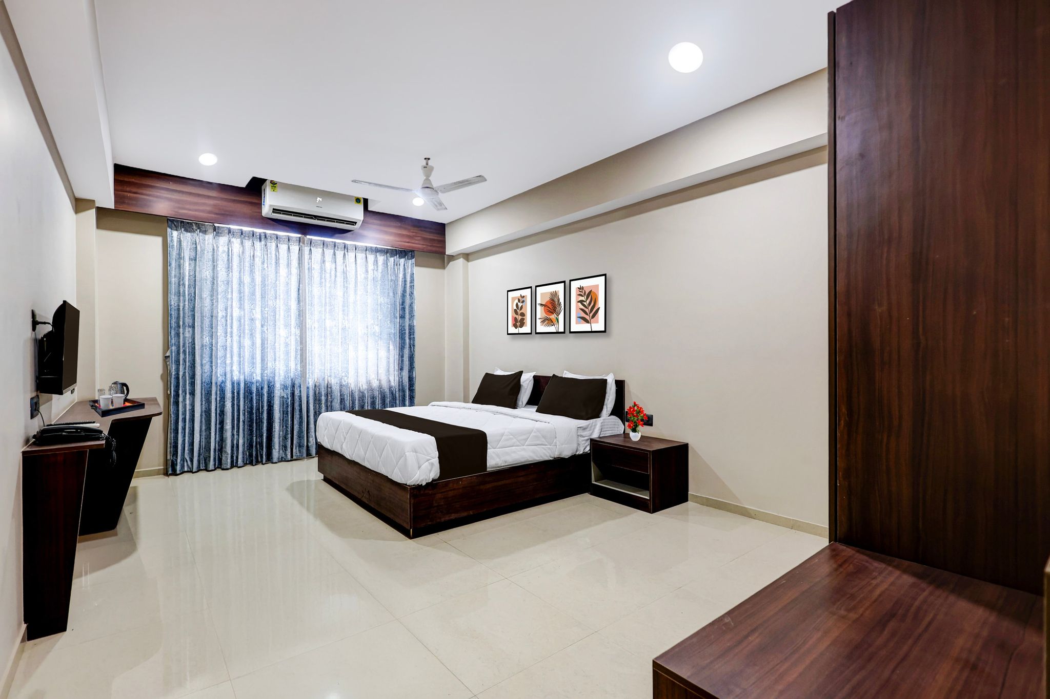 Deluxe with Twin Bed