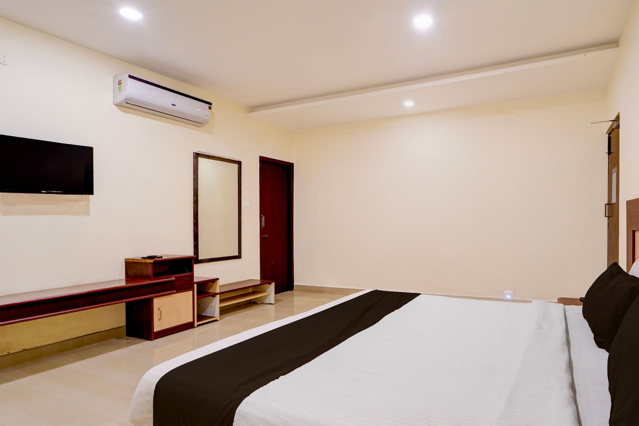 Townhouse Dindigul Rock Fort Formerly Ramora Grand CLASSIC 11