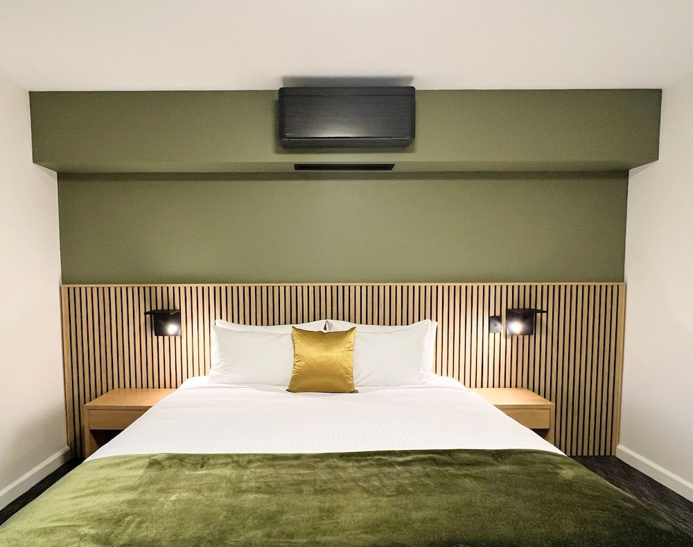 Mill Hotel Milperra Panania Signature King Room 2