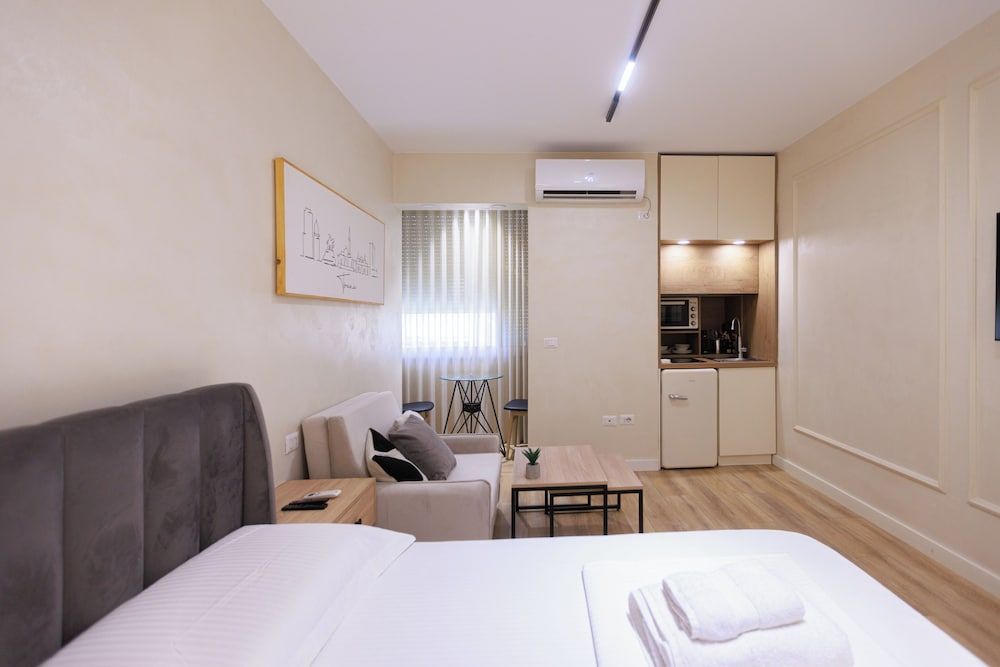 Syncron Urban City Centre Comfort Studio, City View 12