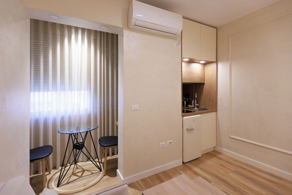 Syncron Urban City Centre Comfort Studio, City View 10