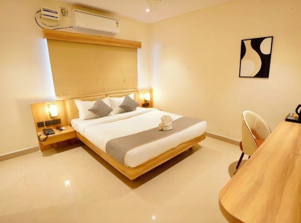 Hotel Naveena Grand