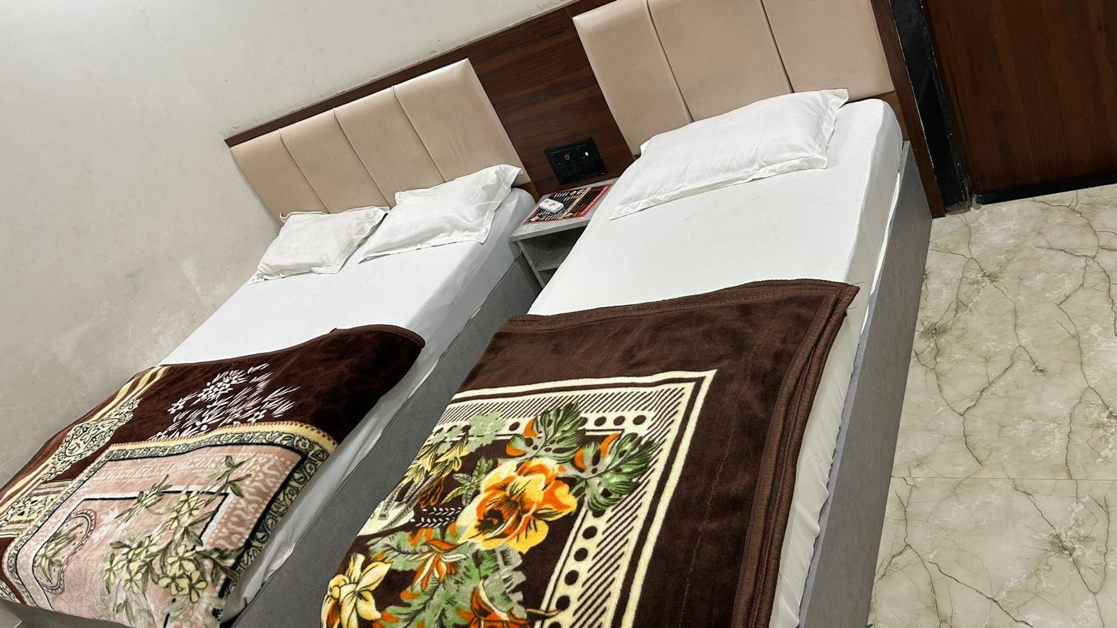 R.K Hotel & Restaurant Family Air Conditioning 3