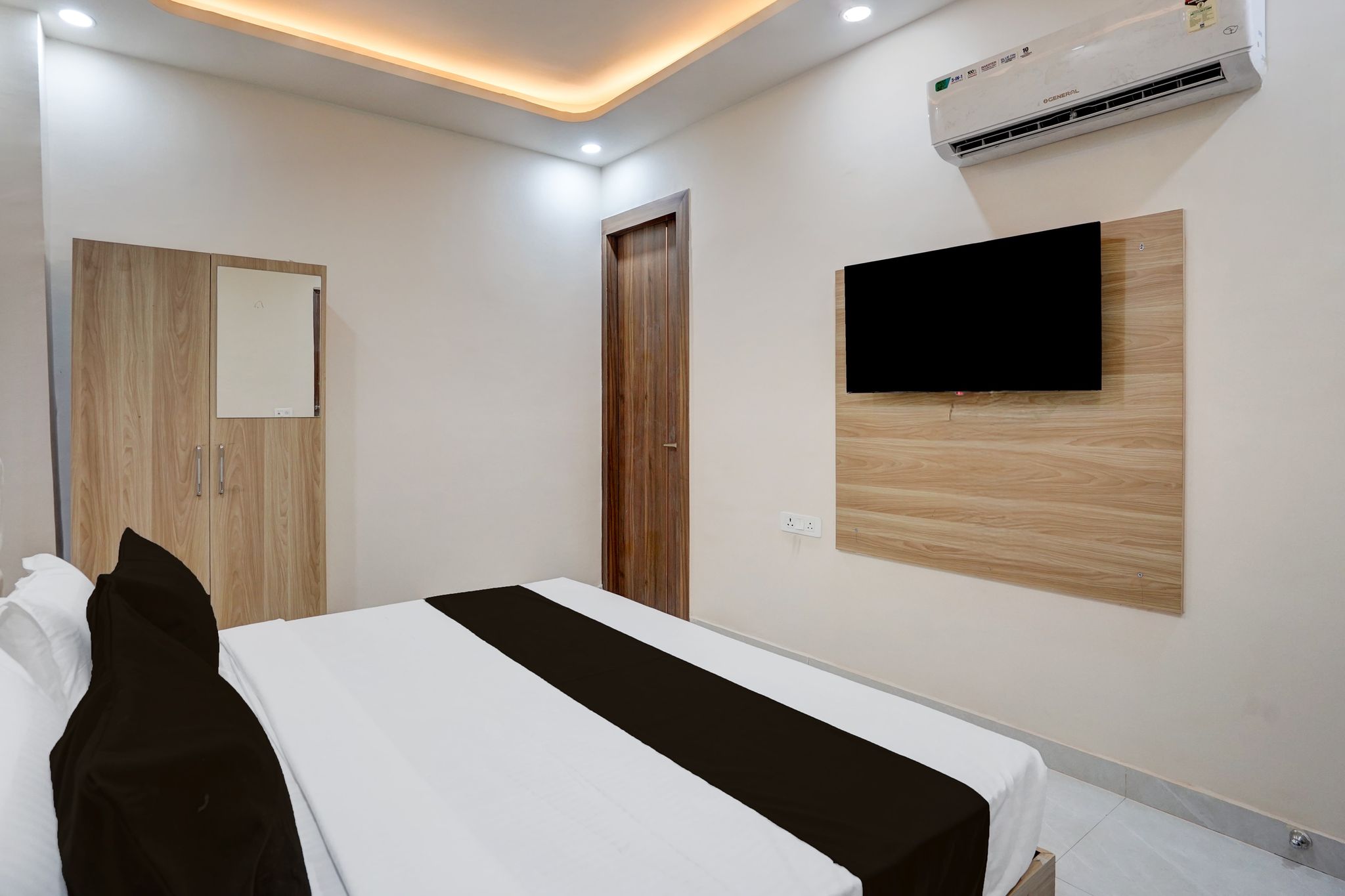 Super Hotel O Delhi Meerut Expressway Makanpur Formerly Crystal 24 CLASSIC 4