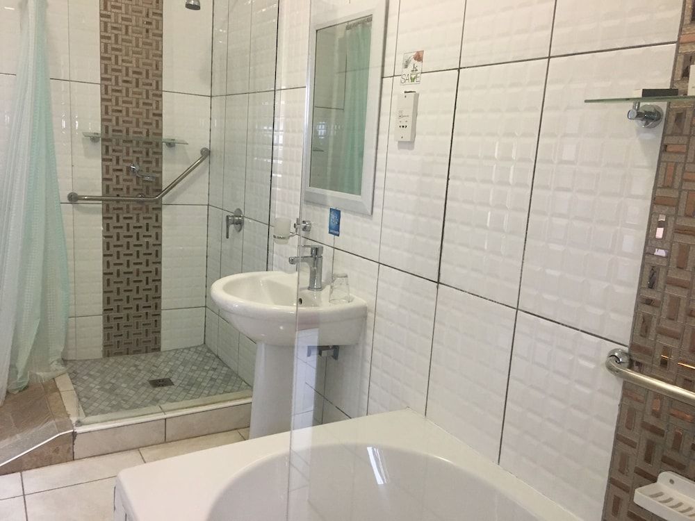 Lalla Villa Guest Lodge Deluxe Double Room 11