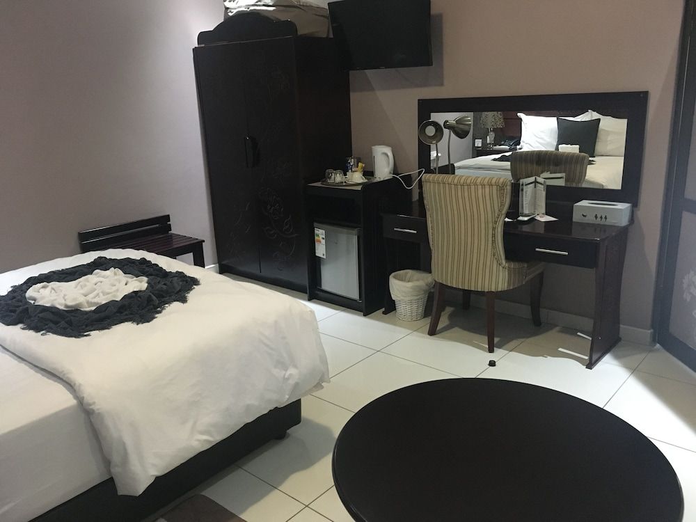 Lalla Villa Guest Lodge Deluxe Double Room 3