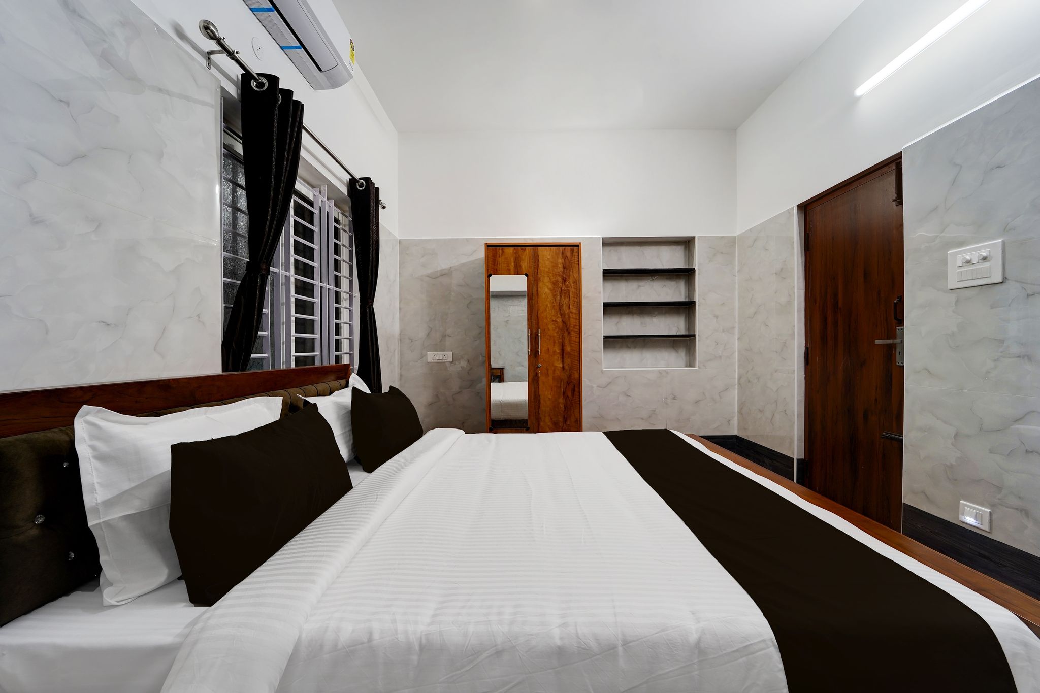 Super Townhouse Coimbatore International Airport Formerly MK Elegance Inn Suite 14