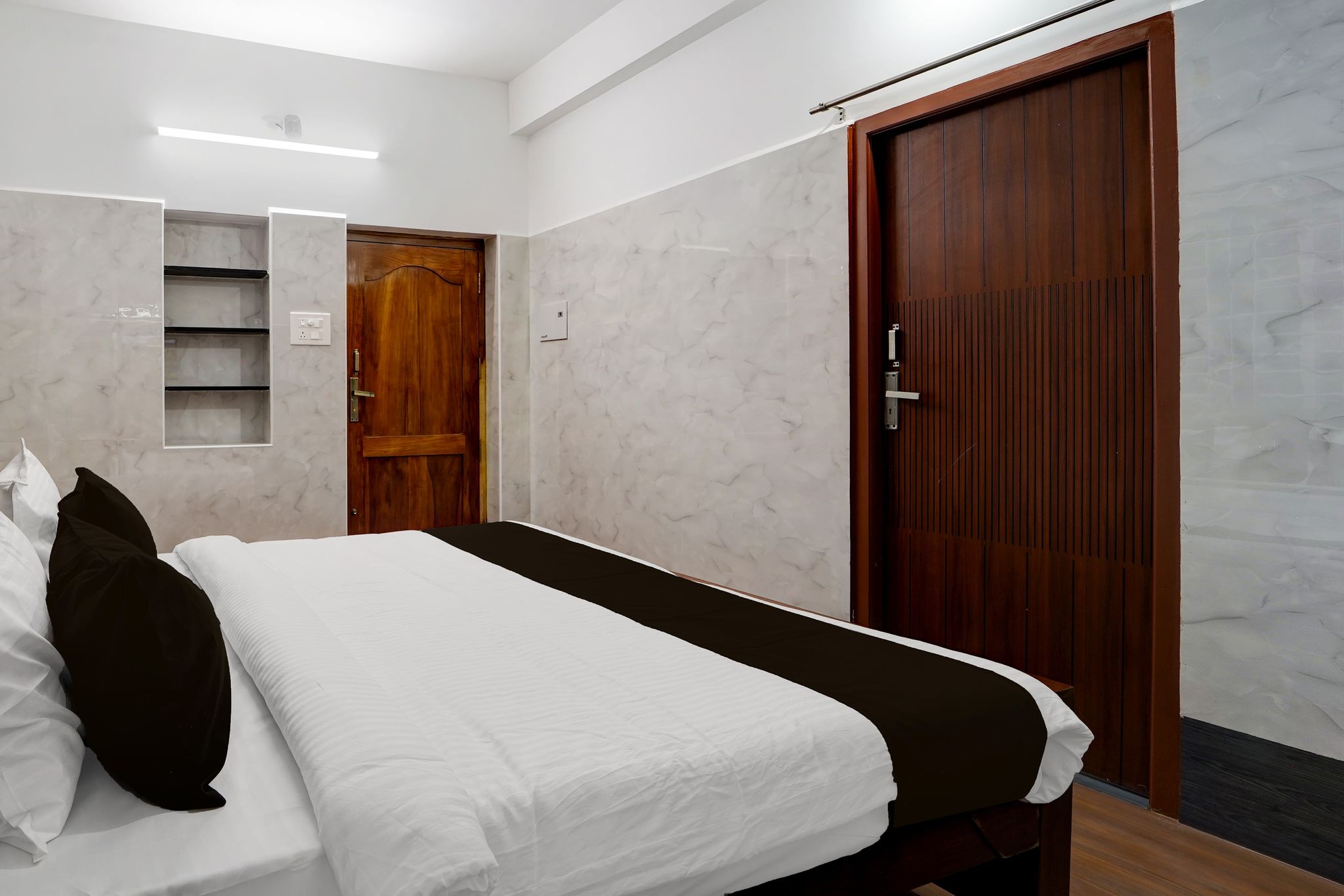 Super Townhouse Coimbatore International Airport Formerly MK Elegance Inn Suite 12