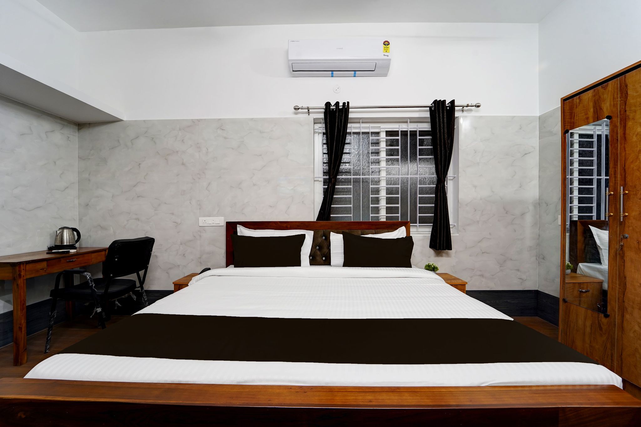 Super Townhouse Coimbatore International Airport Formerly MK Elegance Inn Suite 9