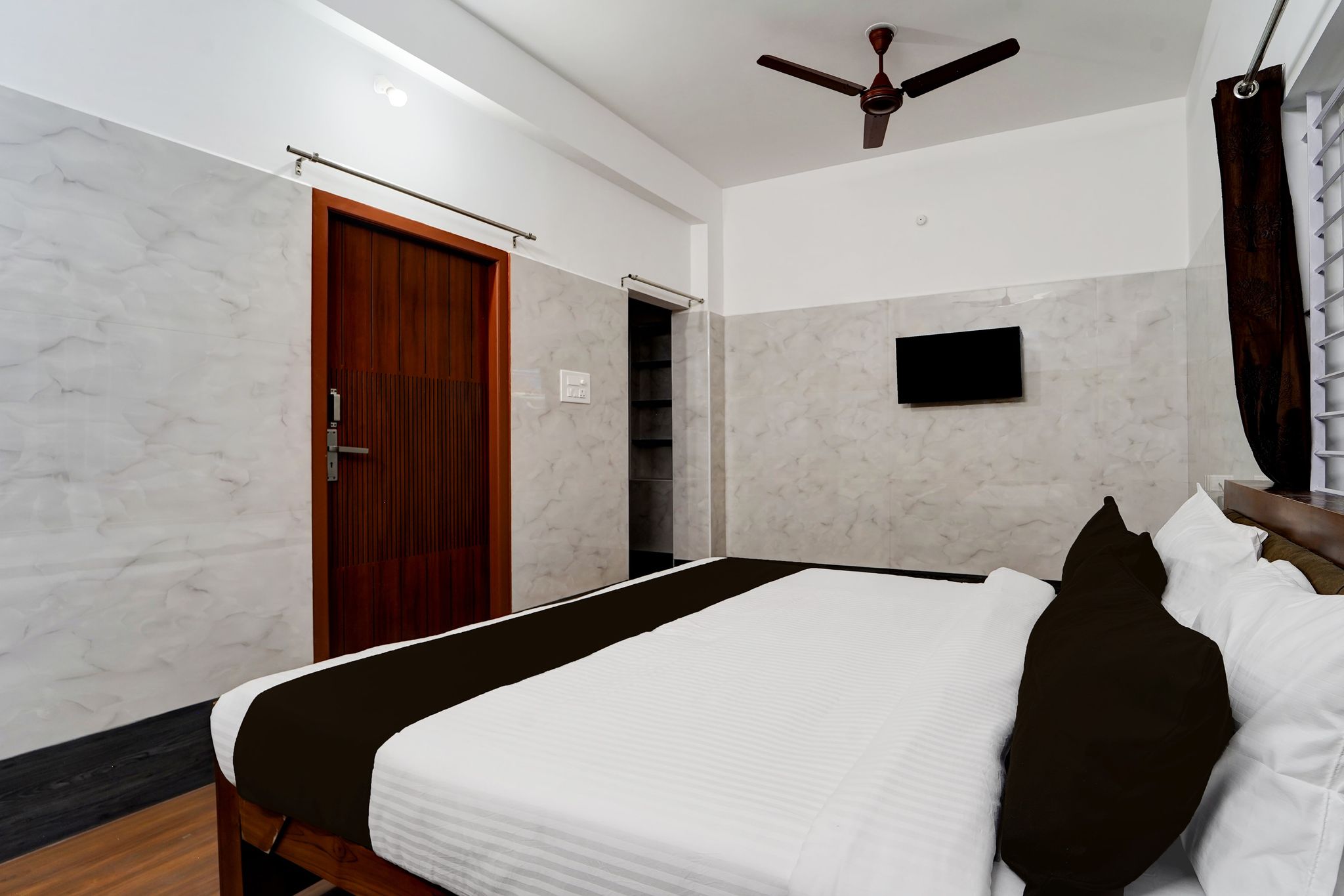 Super Townhouse Coimbatore International Airport Formerly MK Elegance Inn Suite 17