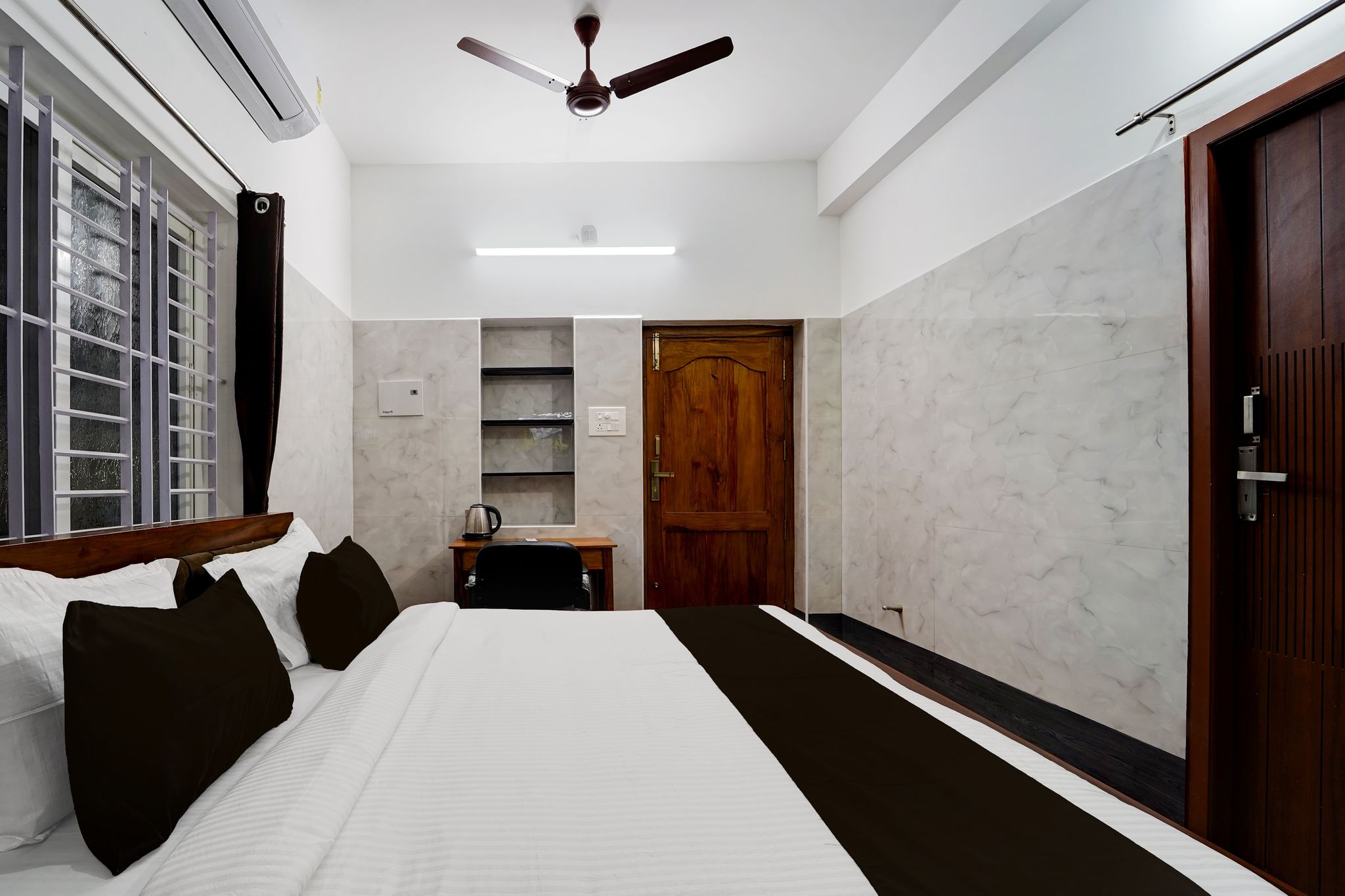 Super Townhouse Coimbatore International Airport Formerly MK Elegance Inn Suite 15