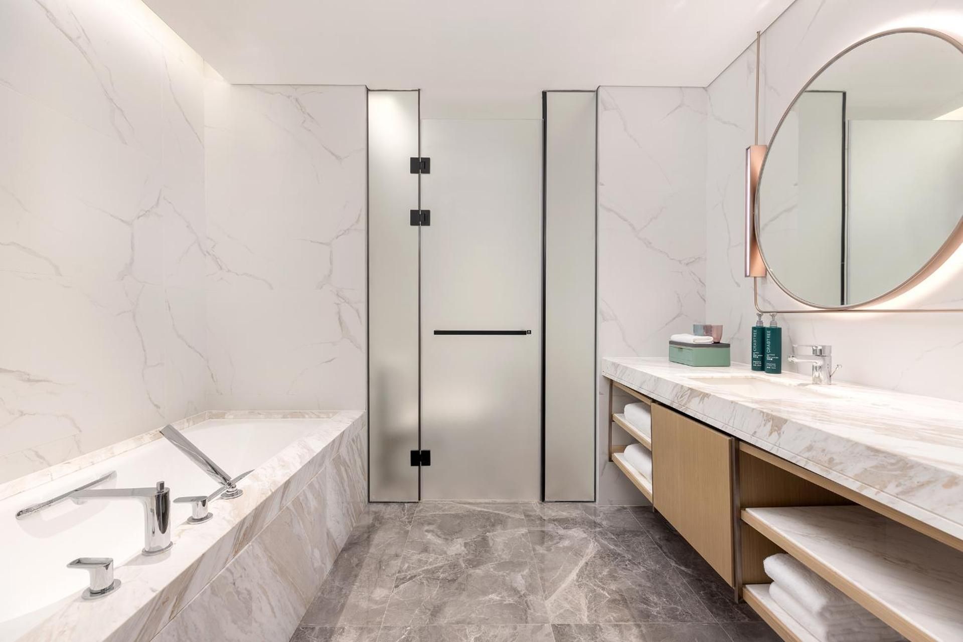 One-Bedroom Apartment with King Bed