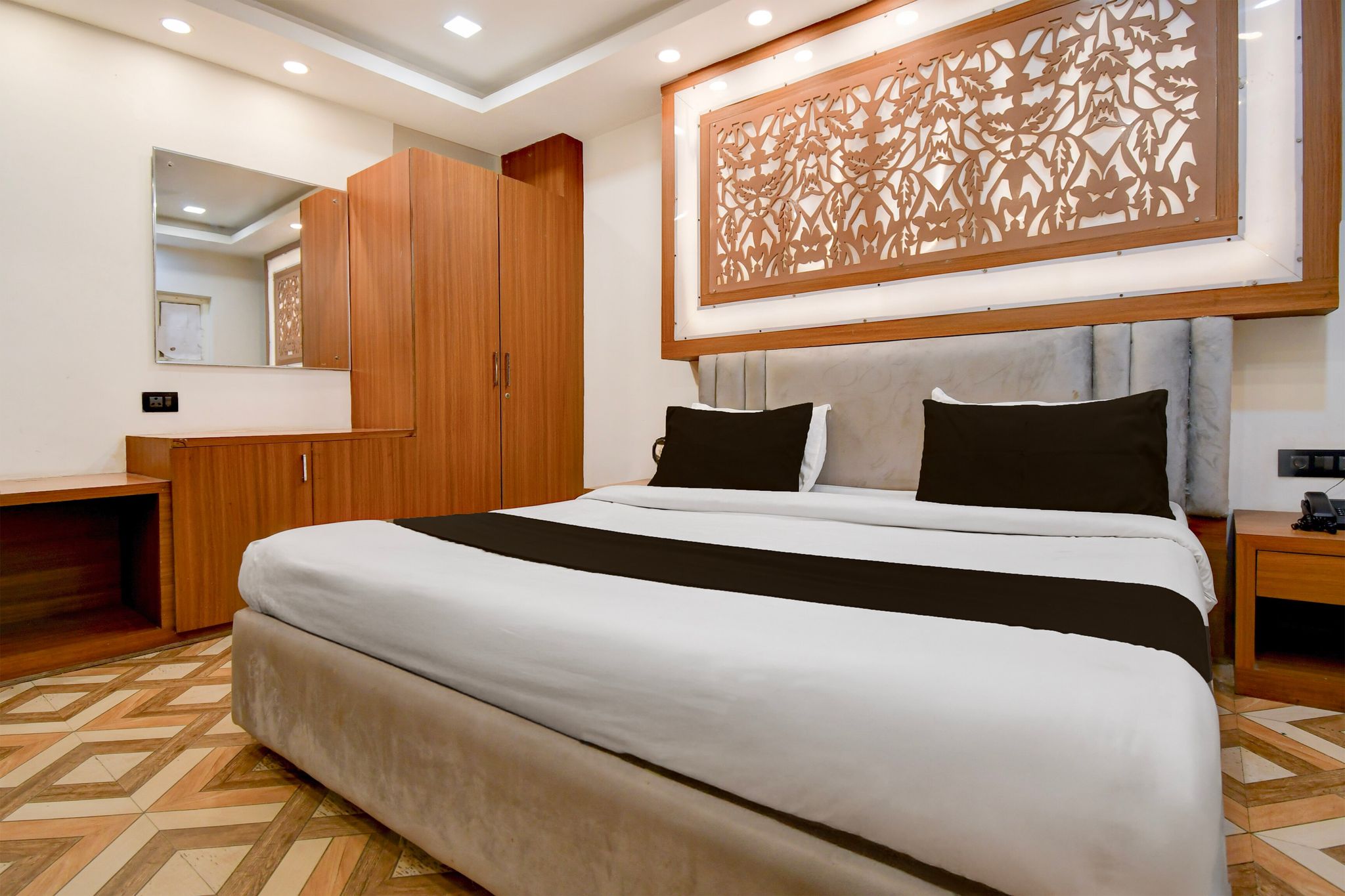 Hotel O THE SHAURYA INN Classic 4