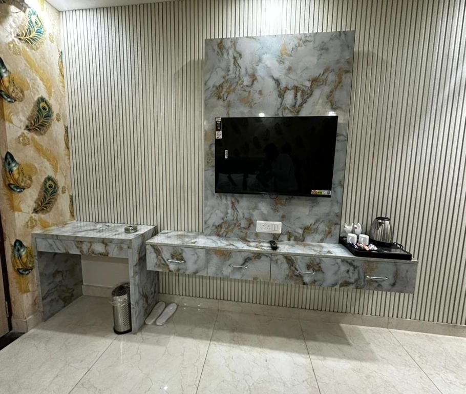 Minta Hotel & Banquet Deluxe Room 5