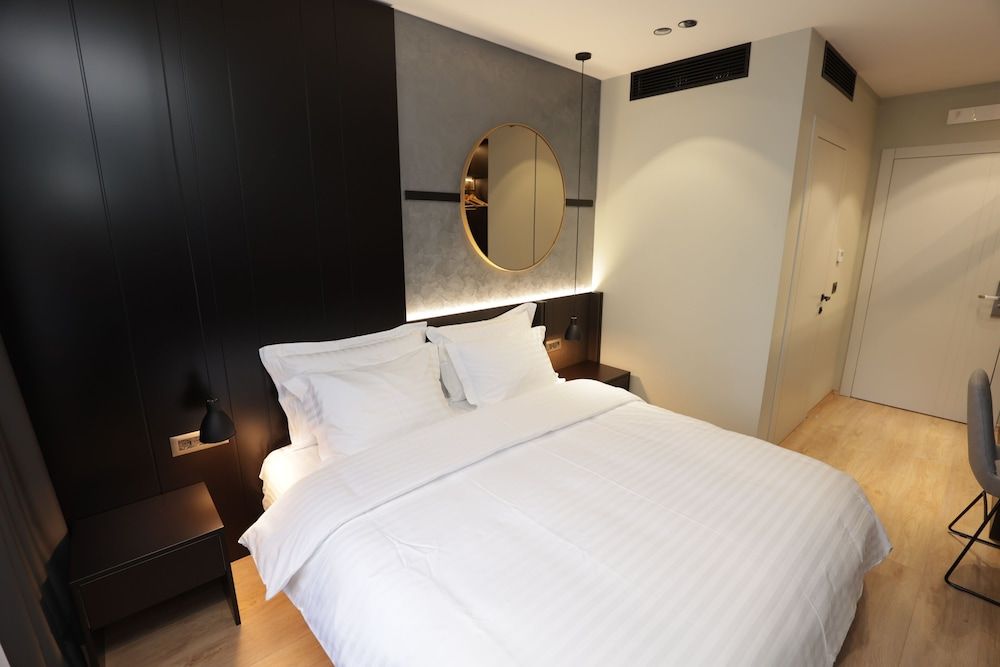 Gremmy Boutique Hotel Deluxe Double Room 5