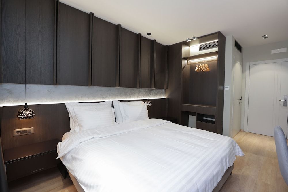 Gremmy Boutique Hotel Deluxe Double Room 9