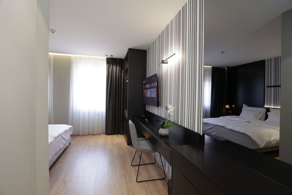 Gremmy Boutique Hotel Deluxe Double Room 7