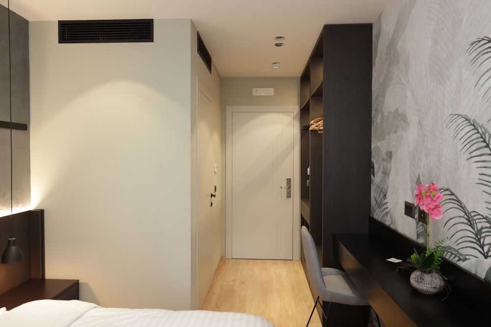 Gremmy Boutique Hotel Deluxe Double Room 23