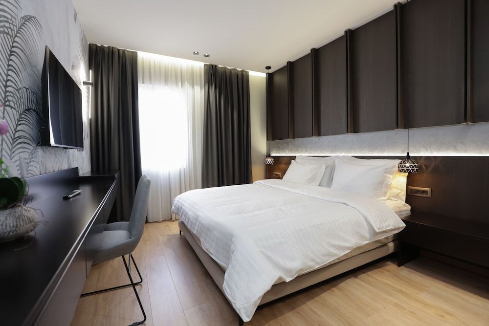 Gremmy Boutique Hotel Deluxe Double Room 6