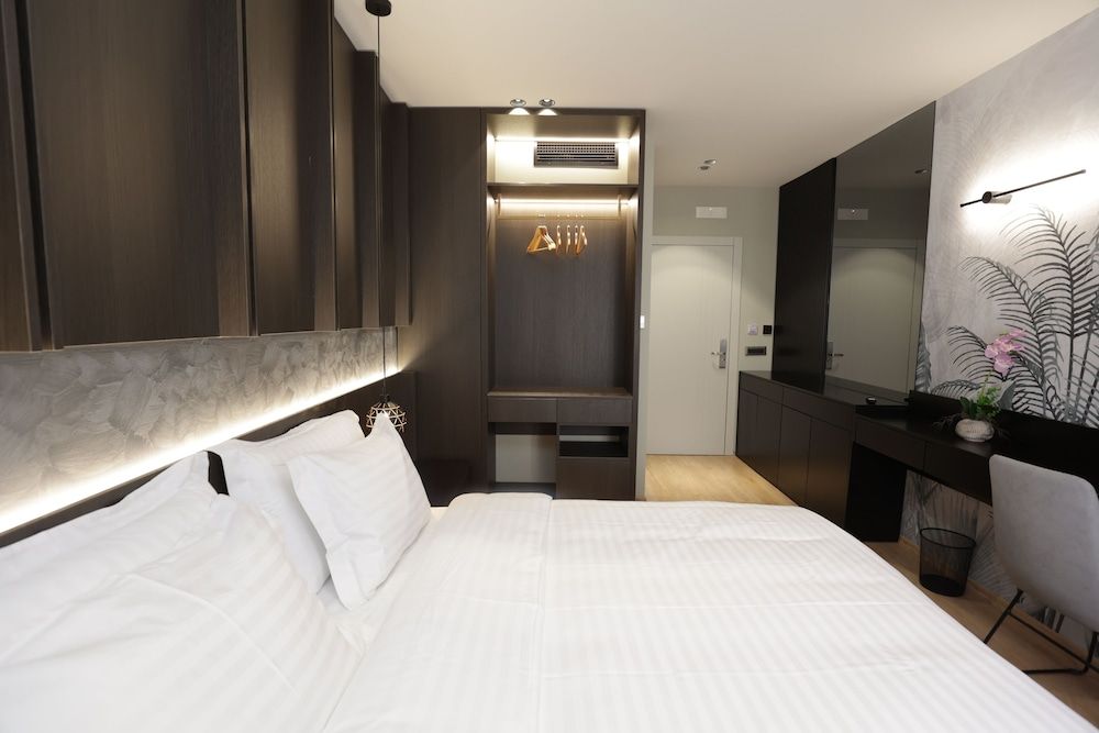 Gremmy Boutique Hotel Deluxe Double Room 4