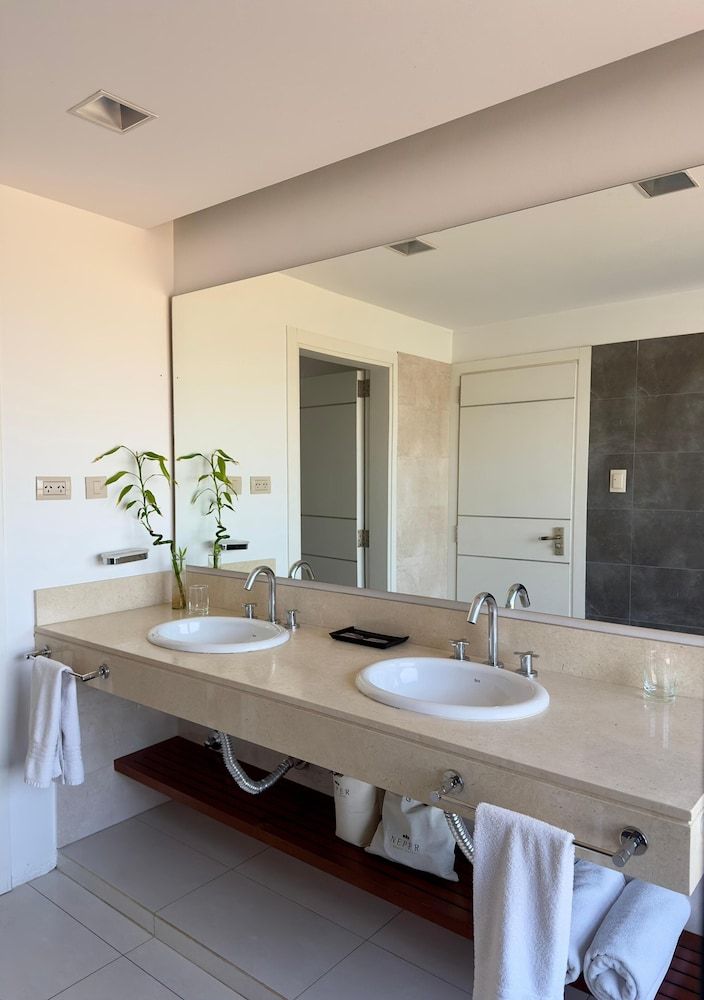 Neper Select Hotel Deluxe Suite, Mountain View 3