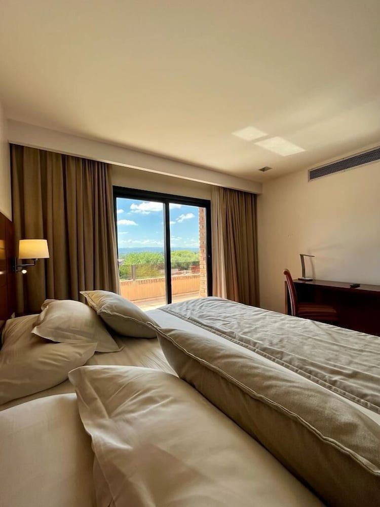 Neper Select Hotel Junior Suite, Mountain View