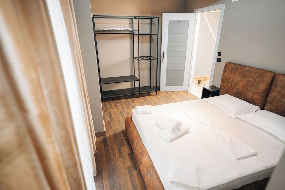 Noon Central Hotel Double Room 4