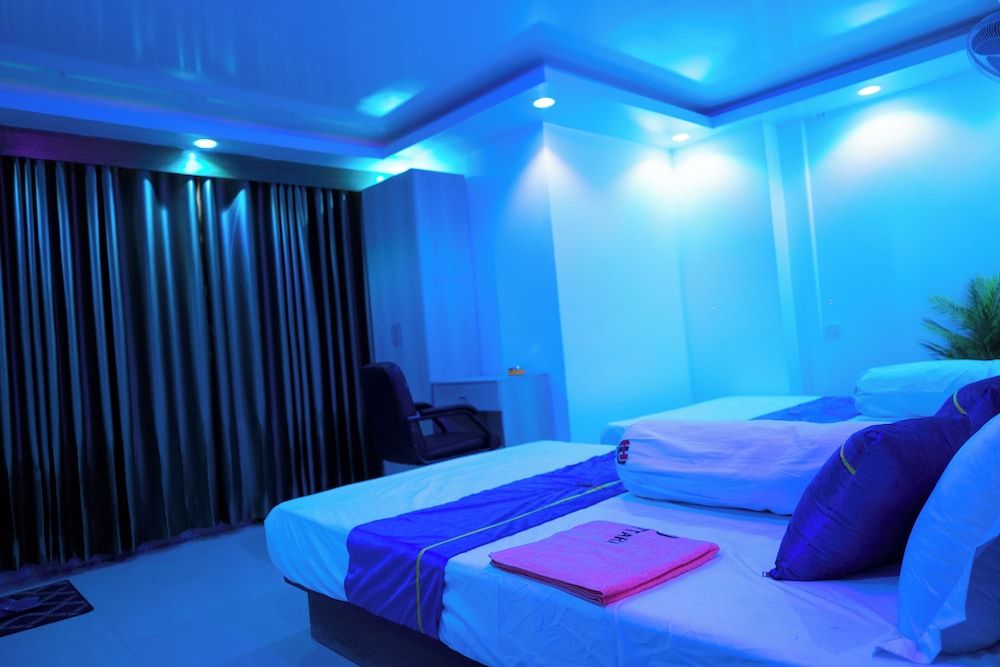 Hotel Uttara Deluxe Double Room 7