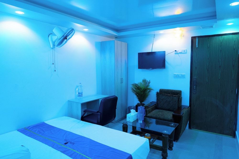 Hotel Uttara Deluxe Double Room 9