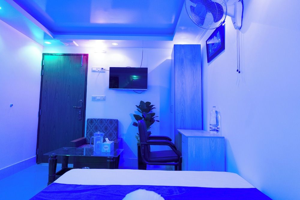 Hotel Uttara Deluxe Double Room 12