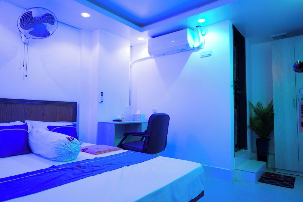 Hotel Uttara Deluxe Double Room 11