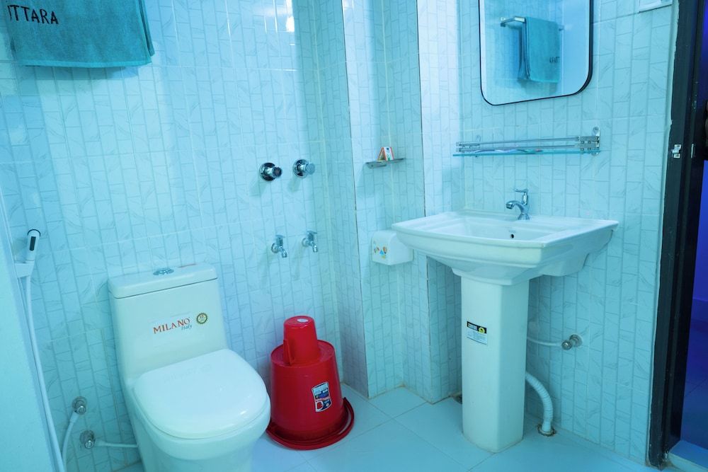 Hotel Uttara Deluxe Double Room 8