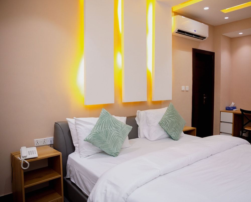 Momo's Hotel Standard Room 2