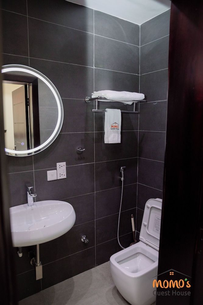 Momo's Hotel Standard Room 5