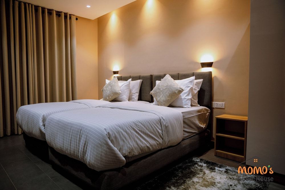 Momo's Hotel Standard Twin Room, Courtyard View