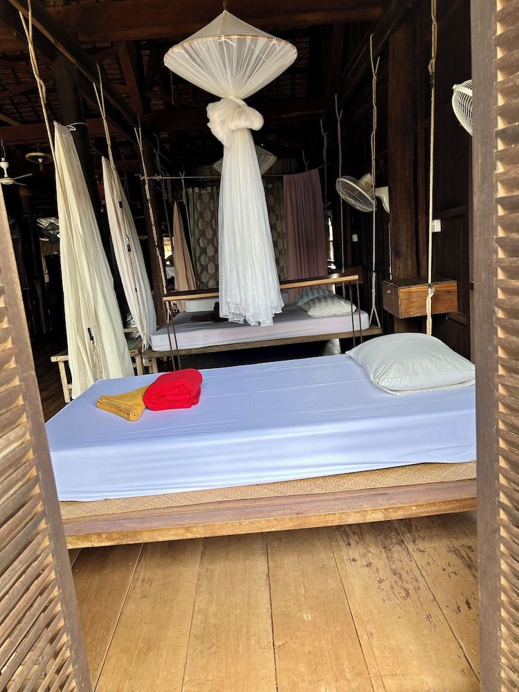 ST 63 Homestay & Tour Kampong Khleang Basic Shared Dormitory, Balcony